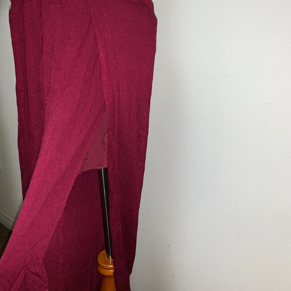 Fun, flowy two piece burgundy pantsuit - Picture 2 of 2